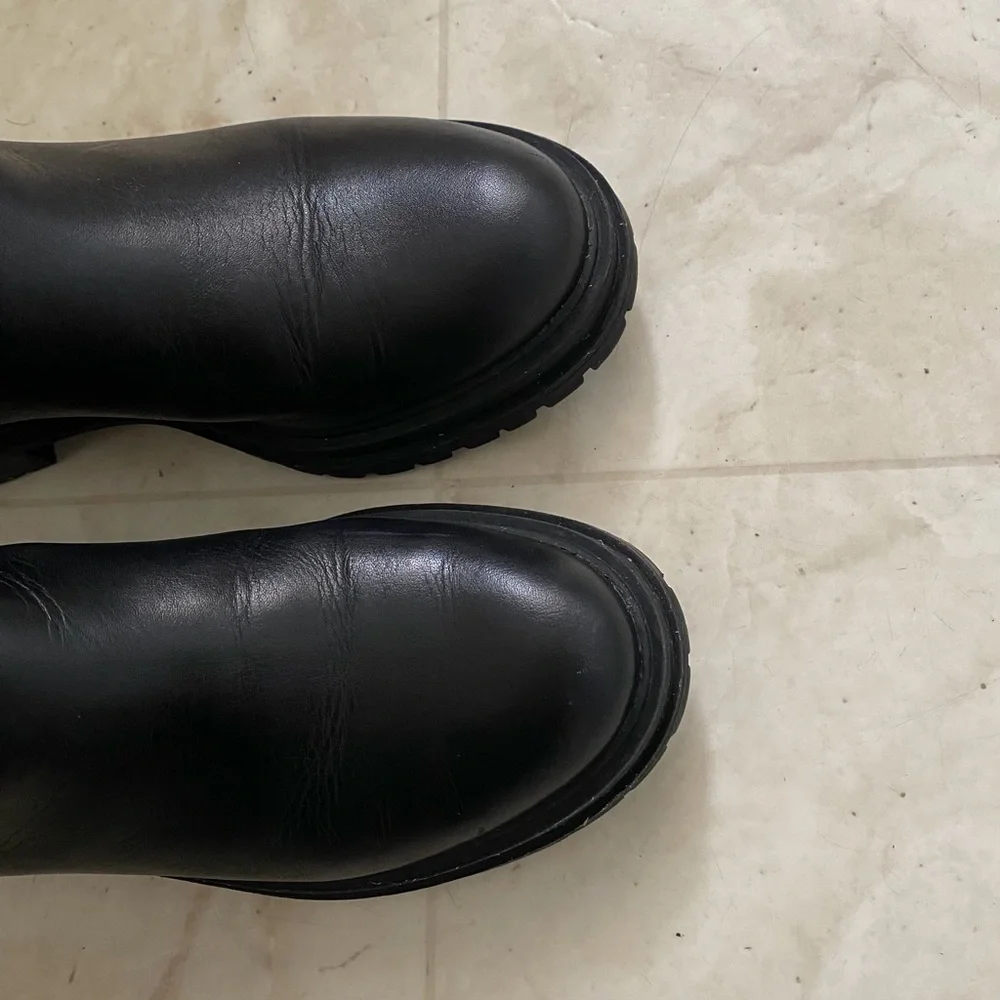 $198 Madewell Bradley Black Leather Chelsea Lugsole Ankle Boots Booties Size 6 - Picture 9 of 15